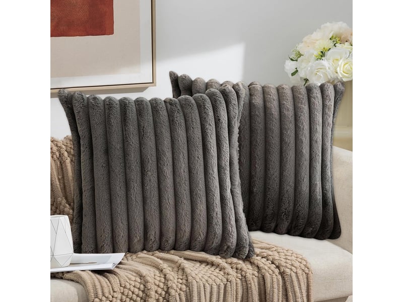Lot de 2 housses de coussin 50 x 50 cm peluche gris chicfurn - Conforama B