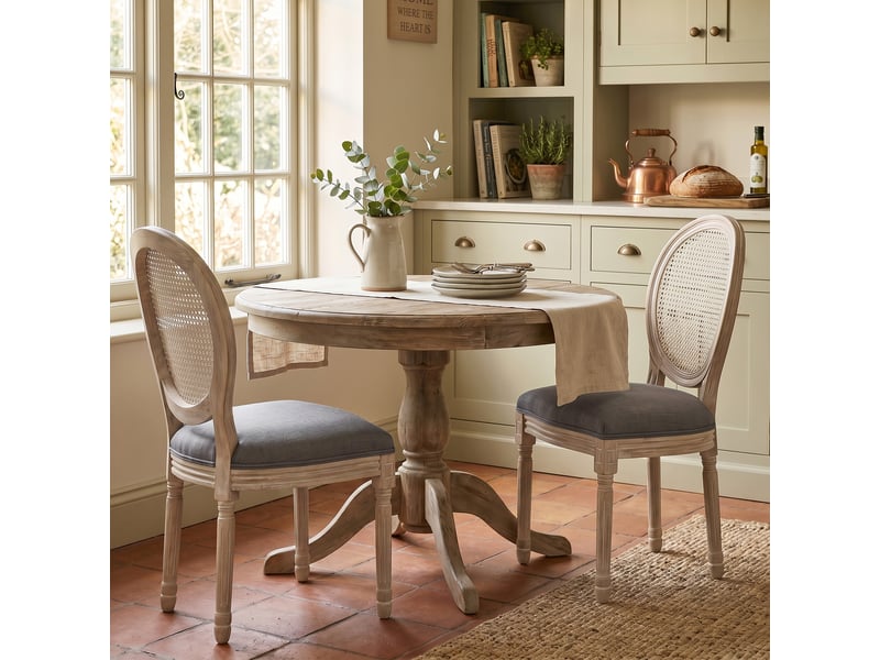  Lot de 2 chaises de salle à manger - bois massif sculpté - chaise de salon médaillon style louis xvi, patiné  - Conforama D