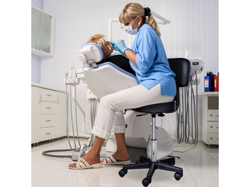  Tabouret massage a roulettes reglable en hauteur avec dossier ergonomique noir pivotant  - Conforama A