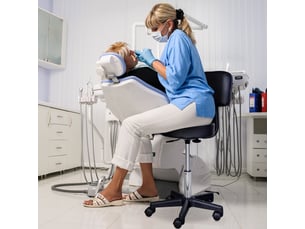 Tabouret massage a roulettes reglable en hauteur avec dossier ergonomique noir pivotant