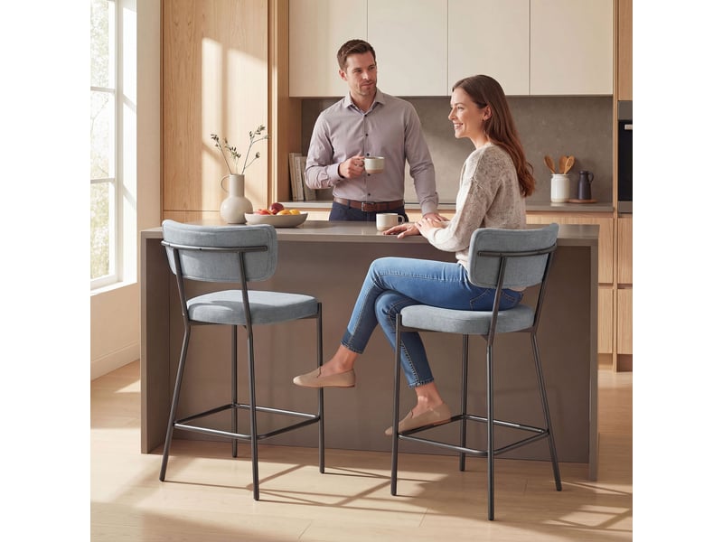  Ensemble de 2 tabourets de bar avec dossier et repose-pieds, en métal et tissu, gris clair  - Conforama C