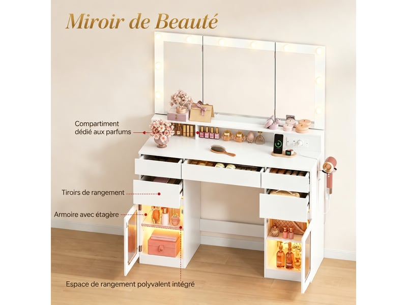  Coiffeuse blanche de 104 x 40 x 144 cm en panneaux de particules et verre, avec inserts de portes en acrylique semi-transparent. Miroir à 10 ampoules led, 5 tiroirs, 2 placards et station de charge intégrée.  - Conforama E