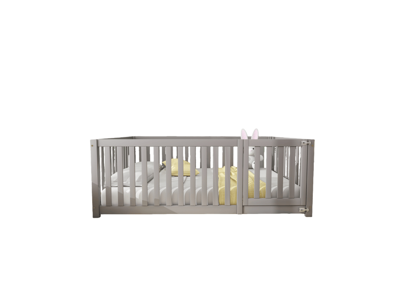 Lit au sol enfant 140x200cm, lit bas sans lattes, barrière, porte ludique, pin, design épuré, gris sans matelas - Conforama A