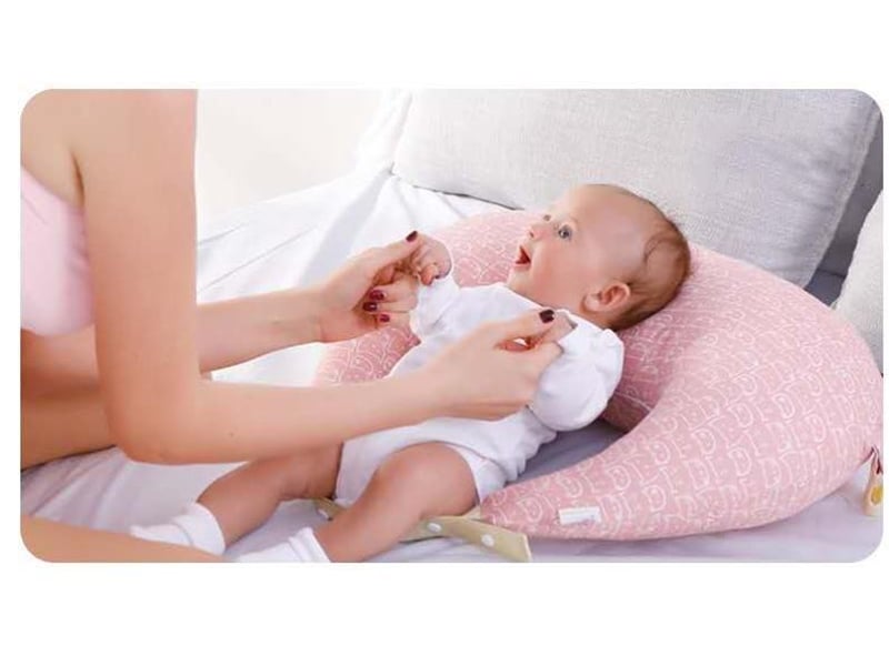  Coussin d'allaitement ergonomique avec bandoulière – rose  - Conforama C