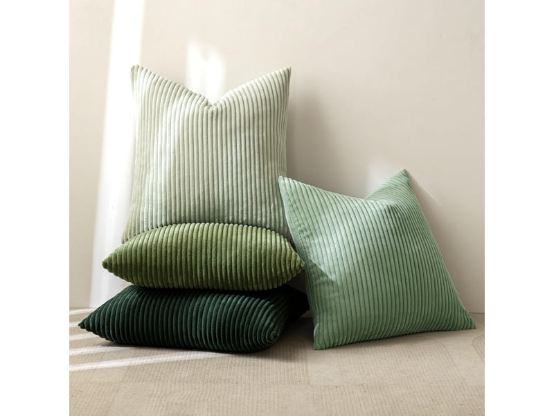  Housses de coussin carrées décoratives, en velours côtelé doux et en velours rayé, lot de 4, adaptées à la décoration intérieure, 45 x 45 cm, vert 1  - Conforama D