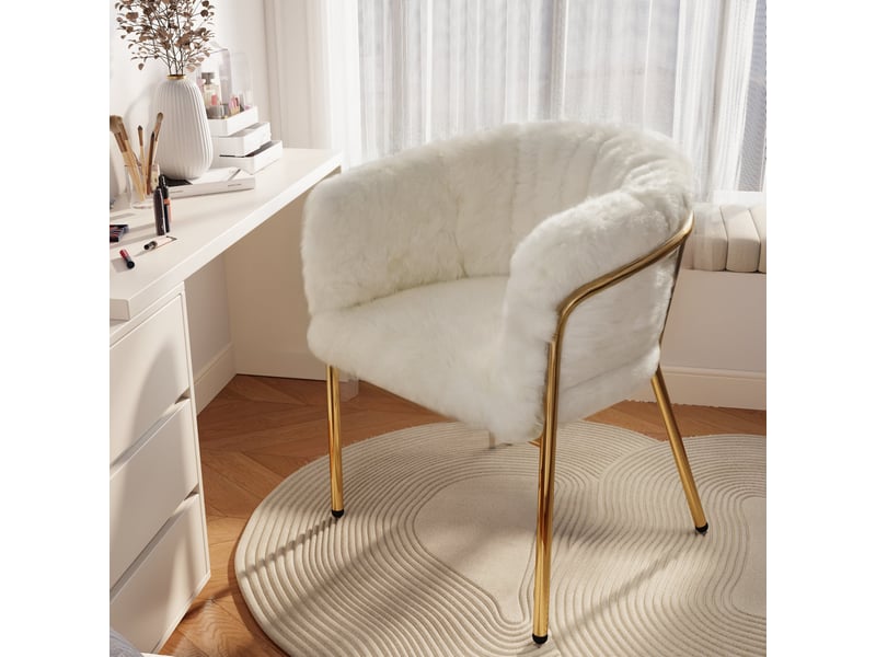  Lot de 4 chaises de salle à manger blanches en imitation fourrure avec pieds métalliques  - Conforama C