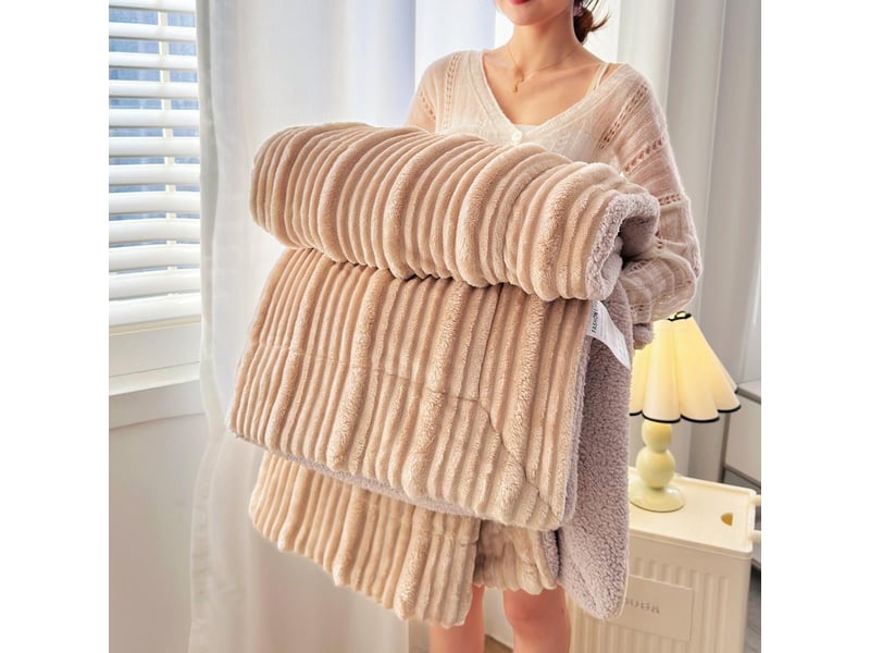  Plaid côtelé doux taupe 150 x 200 cm doudou PD005-TAU-150 - Conforama A