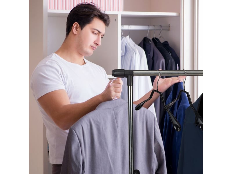  Cintres relaxdays pour costumes, lot de 30, épaules larges, antidérapants caoutchoutés, métal, noirs  - Conforama D