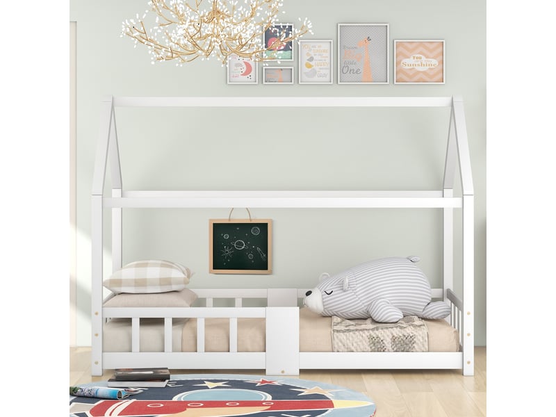  Lit cabane enfant 200×90 cm avec barrières, tableau et sommier à lattes, sans matelas, en pin et mdf blanc  - Conforama C