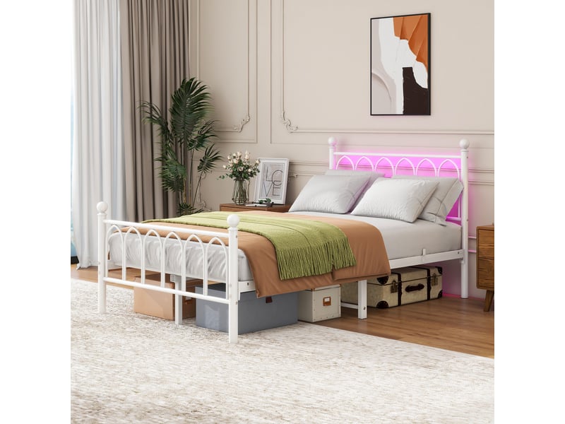 Lit 120x200 cm métal blanc vintage avec tête et pied, usb, led, sommier à lattes, rangement sous lit - Conforama B