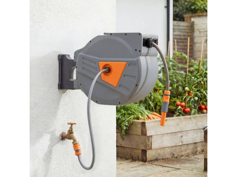  Dévidoir mural enrouleur automatique pivotant 180° tuyau 40 + 2 m avec lance arrosage 2 modes support mural intégré orange gris  - Conforama B