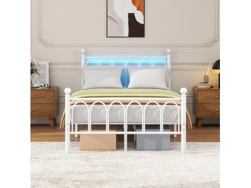Cadre de lit métallique vintage 120x200 cm, éclairage led, station de charge usb, coloris blanc, sans matelas - Conforama E