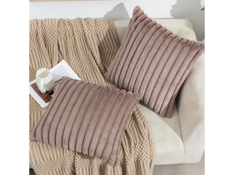  Lot de 2 housses de coussin 45 x 45 cm peluche camel clair chicfurn  - Conforama B