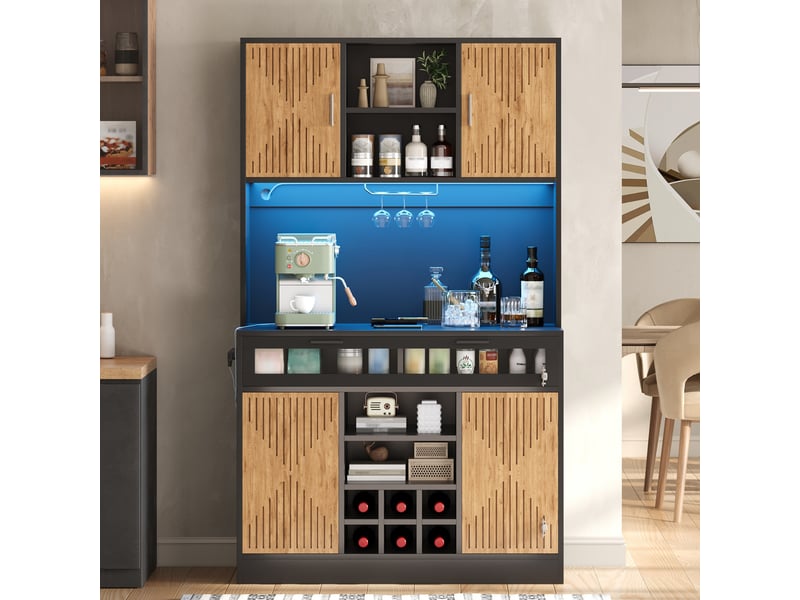 Buffet haut de cuisine 105x40x180 cm avec led rgb, 2 prises, 2 usb, porte en verre rabattable, porte-verres, casier à vin amovible, effet bois naturel - Conforama C
