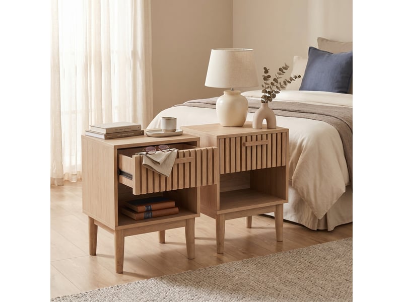  Lot de 2 tables de chevet, 40x35x55 cm, avec 1 tiroir et compartiment ouvert, pieds en bois massif, style scandinave, couleur chêne  - Conforama B