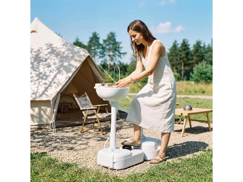 Évier de camping portable avec 2 roues, réservoir d'eau de 17 l et réservoir de savon de 2,5 l, 83 x 50 x 103 cm - Conforama D