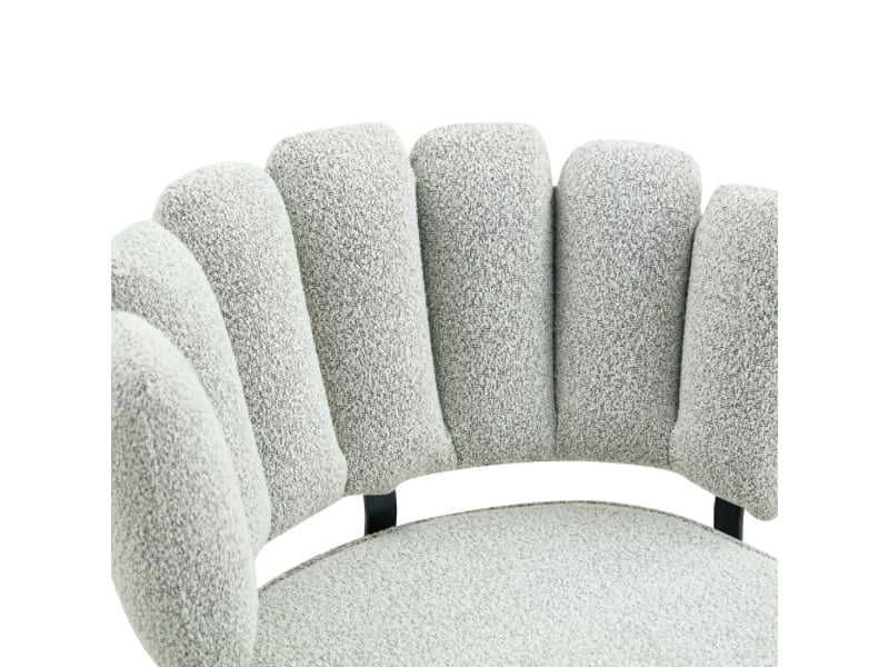 Table ronde 107 cm esprit noyer, double rangement + 4 chaises crème-gris bouclé à dossiers floraux - Conforama D