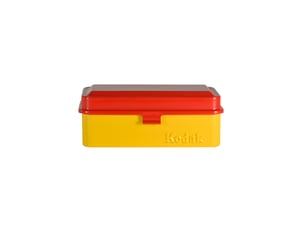 Kodak film case (120135) - boîtier compact en acier pour 8 rouleaux de film 120 ou 10 rouleaux de film 135, capot amovible, finition mate, design moderne, protection poussière et humidité - rouge