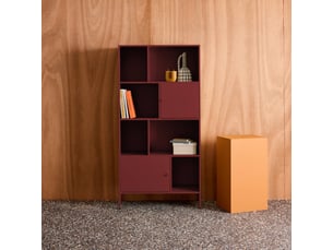 Buffet. Meuble de rangement industriel métal bordeaux 8 compartiments. L 80 x p 35 x h 160.5cm - oklahoma