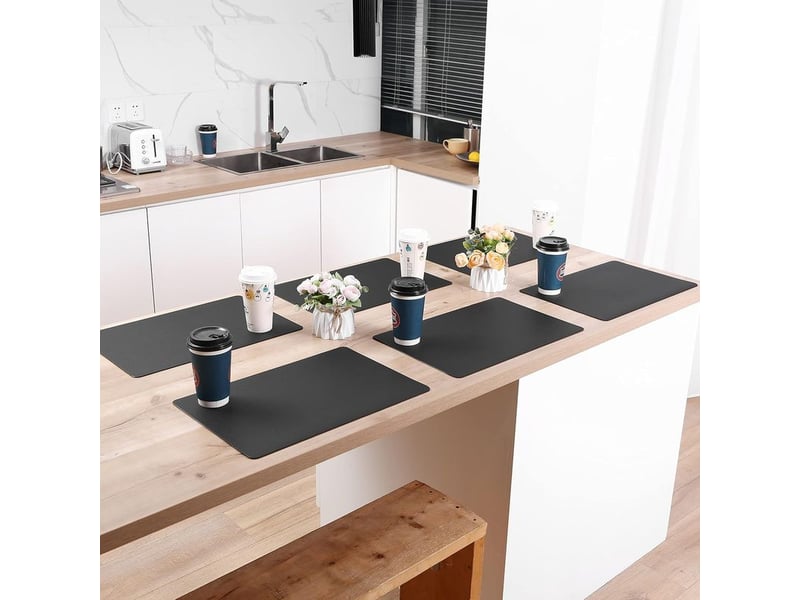  Serbia – lot de 6 sets de table en cuir pu noir 45×30 cm – antidérapants et imperméables – résistants à la chaleur jusqu'à 80°c – lavables  - Conforama D