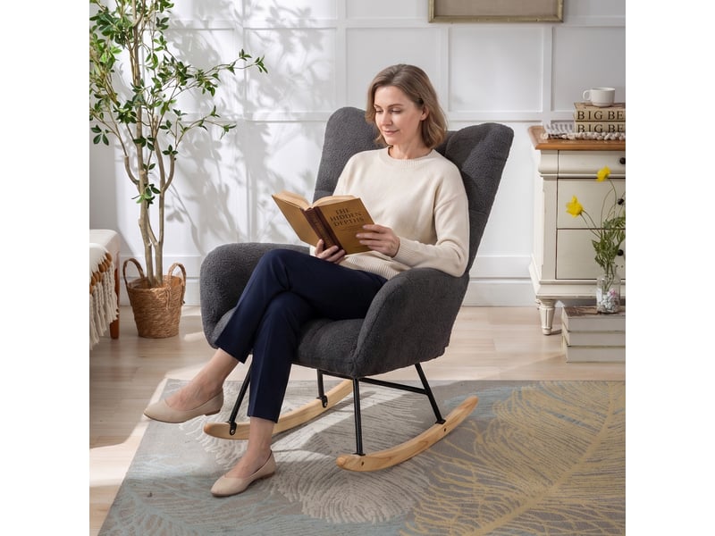 Fauteuil à bascule ergonomique avec dossier enveloppant et poche latérale, en tissu bouclette gris - Conforama C