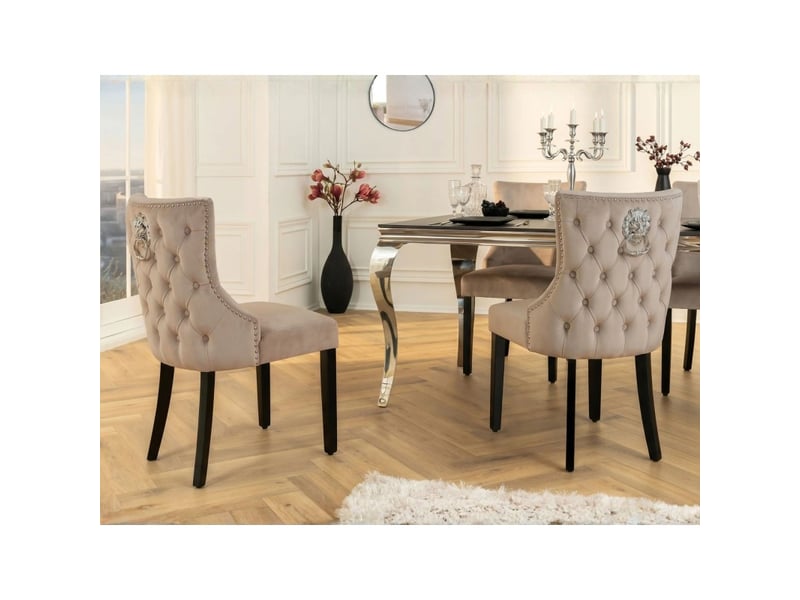 Lot de 2 chaises chesterfield regina cappuccino en velours – dos capitonné avec tête de lion et pieds noirs - Conforama E