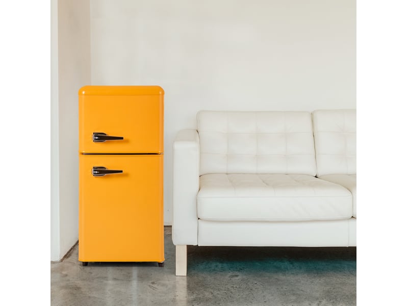  Réfrigérateur rétro 45,5x42,5x88,8 cm double porte — jaune antique  - Conforama C