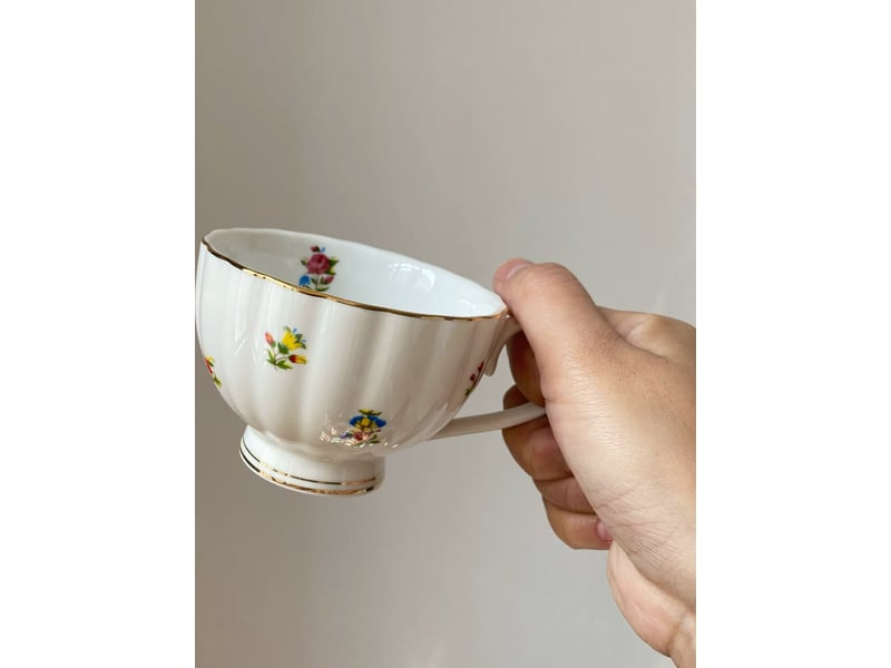  Petite tasse en céramique, fleurs et détails dorés, 200 ml, à l’unité  - Conforama E