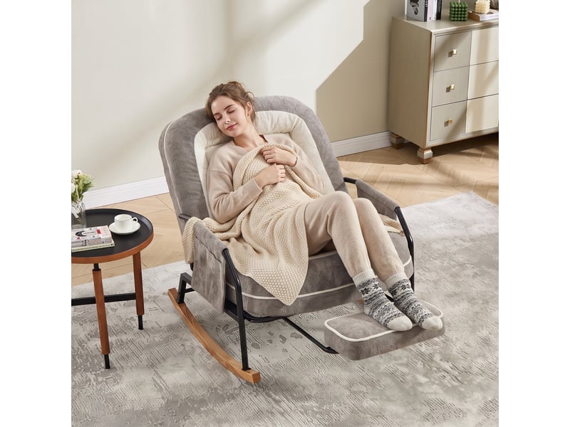  Fauteuil à bascule avec repose-pieds, fausse fourrure gris clair, dossier réglable, pochette latérale, coussin rembourré, intérieur extérieur  - Conforama D