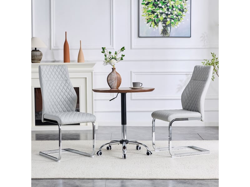  Set de 2 chaises de salle à manger en tissu gris clair à motif losange, dossier haut et assise rembourrée, piètement métal argenté antidérapant et résistant pour restaurant etc.  - Conforama B