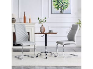 Set de 2 chaises de salle à manger en tissu gris clair à motif losange, dossier haut et assise rembourrée, piètement métal argenté antidérapant et résistant pour restaurant etc.