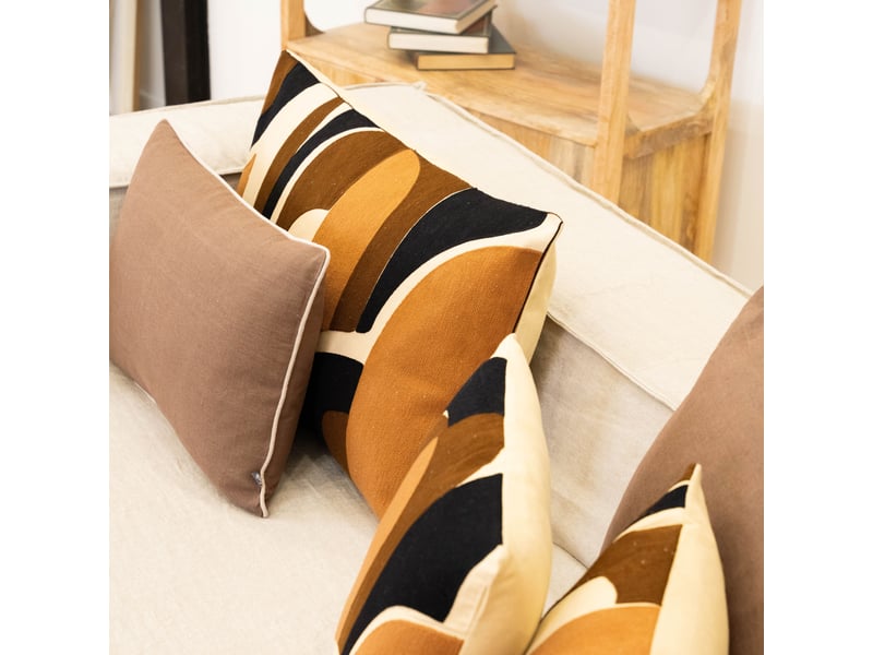  Coussin brodé en relief motif abstrait 45x45 cm  - Conforama B