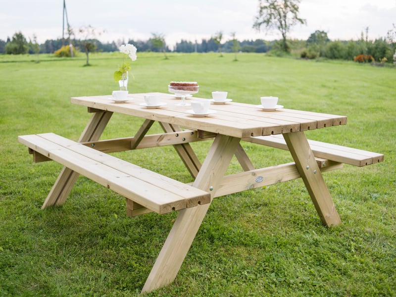 Axi  | julie table de pique nique en bois classic 177 x 154 x 74 cm | couleur naturelle, bois d'epicéa | table picnic 6 personnes | table de pique nique au design classique, bancs intégrés et pliables  - Conforama E