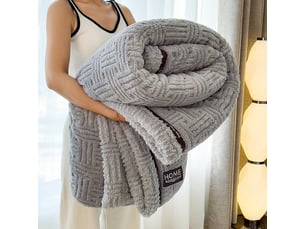 Plaid gris doux à motifs 150 x 200 cm fluffy