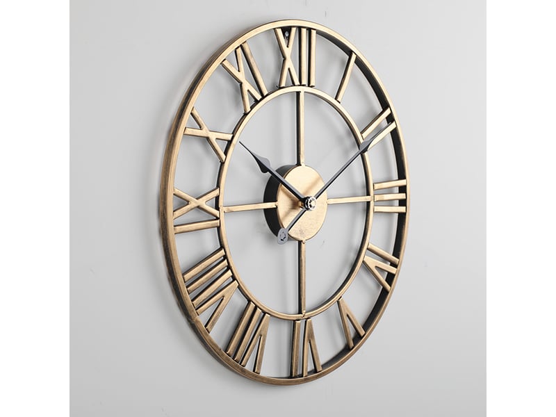 Horloge murale rétro 50 cm en fer avec chiffres romains mouvement quartz silencieux décoration chicfurn - Conforama R
