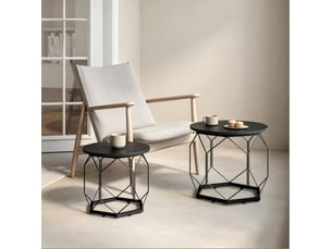 Tables basses gigognes rondes avec plateaux amovibles et rangement ouvert design moderne en bois et métal noir pour salon