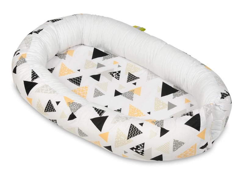  Cocon gigoteuse triangles jaunes  blanc 42301332.1 - Conforama A