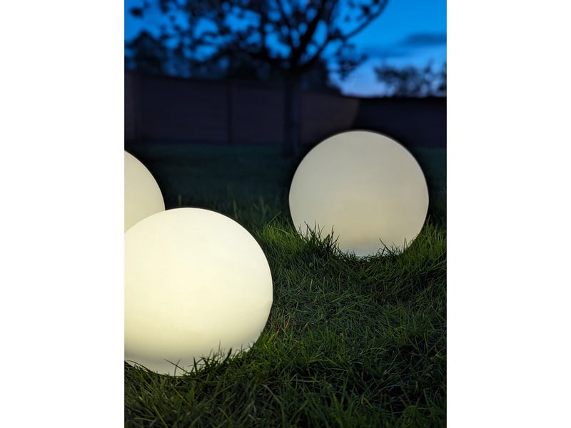  Lifton — set de 3 sphères led solaires de jardin en 3 tailles, blanches, ip44  - Conforama D