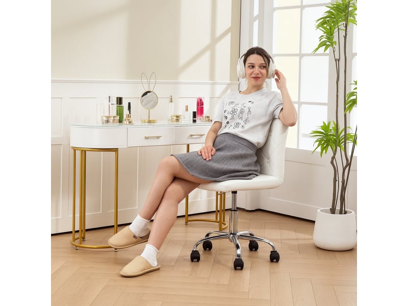  Chaise de bureau réglable avec revêtement capitonné, similicuir, mousse et structure en acier, 44 x 50 x 78-88 cm, blanche  - Conforama C