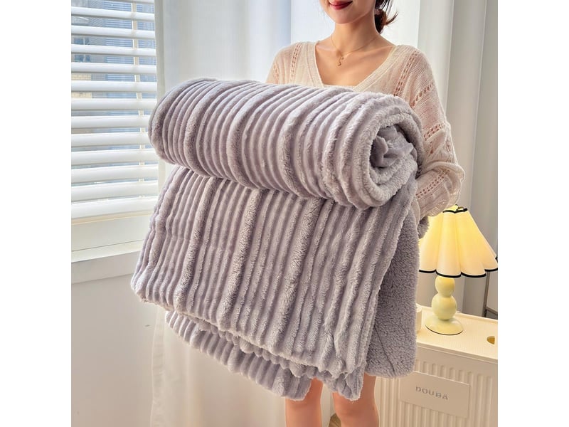  Plaid côtelé doux gris 150 x 200 cm doudou PD005-GRI-150 - Conforama A
