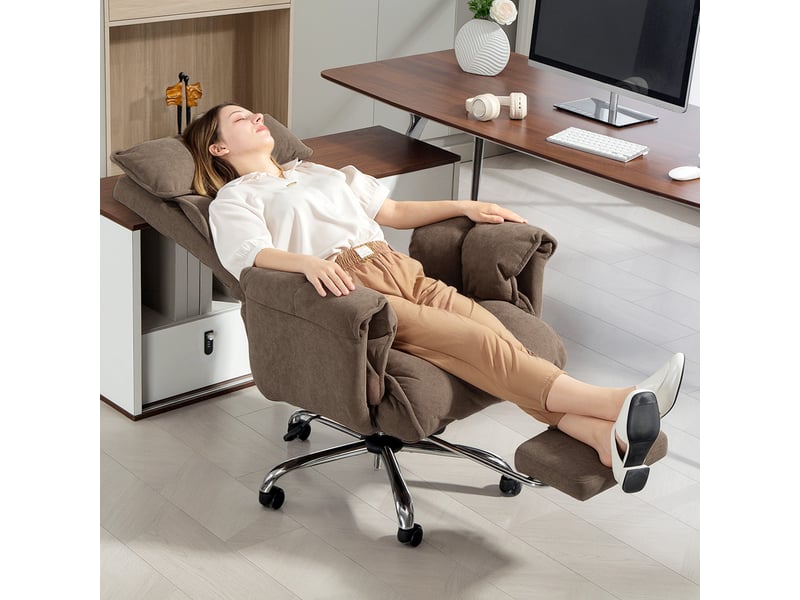  Chaise de bureau ergonomique, dossier inclinable, repose-pieds, tissu doux, marron clair  - Conforama C