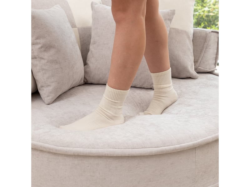  Fauteuil rond gris en tissu chenille avec repose-pieds intégré et coussins pour salon moderne  - Conforama R