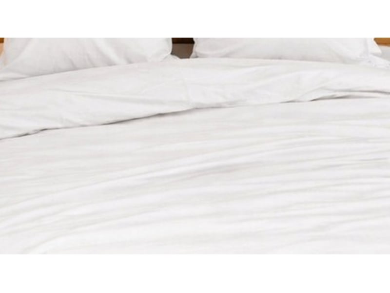 Parure de lit en percale de coton 65 filscm² PAR_PERCOT_ROS220 - Conforama C