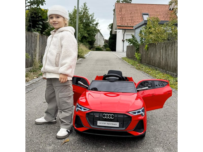 Voiture électrique pour enfants, jusqu'à 5 kmh, avec ceinture de sécurité, télécommande, phares, fonction musicale, rouge - Conforama C