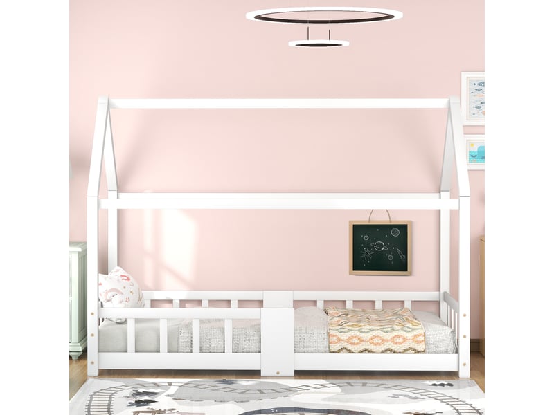  Lit cabane enfant en pin blanc, 90 × 200 cm, avec tableau, sommier à lattes et barrière de sécurité  - Conforama B