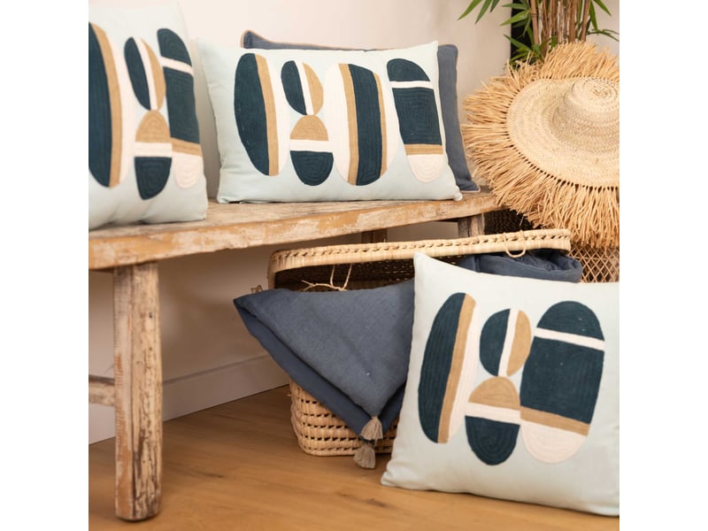  Coussin brodé motif galets de plage 45x45 cm  - Conforama B