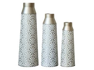 Lot de 3 vases décoratifs sur pied en métal blanc et argenté, h 43,5 à 61 cm