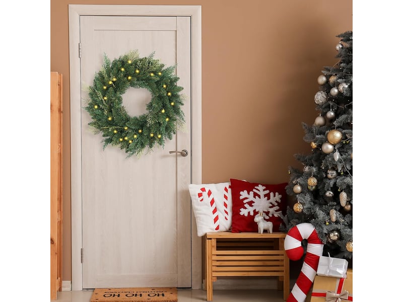  Couronne de noël pré-éclairée 40cm, branches de cyprès – led à pile avec minuterie, pour porte, fenêtre et mur  - Conforama D