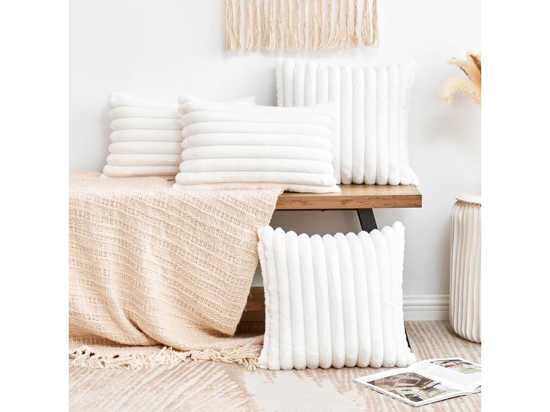  Lot de 2 housses de coussin 30 x 50 cm peluche blanc chicfurn  - Conforama B