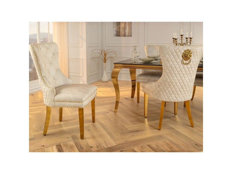 Lot de 2 chaises chesterfield regina beige en velours capitonné – dos matelassé, tête de lion et pieds dorés - Conforama E